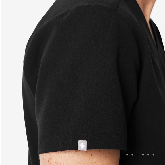 Figs Shirts Figs Chisec Three Pocket Scrub Top Mens Size M Poshmark